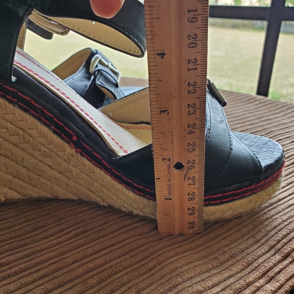 Women's open toe platform ankle strap open toe wedge sandals. Size 11. - Picture 12 of 15